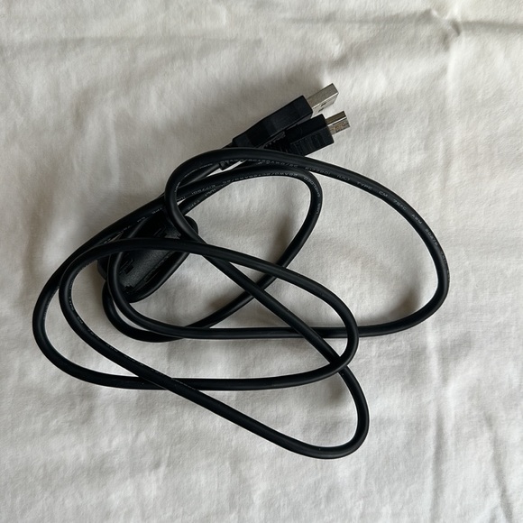 GoPro Hero 3 white edition - includes camera, case, charger, and mounting kit - Picture 8 of 9